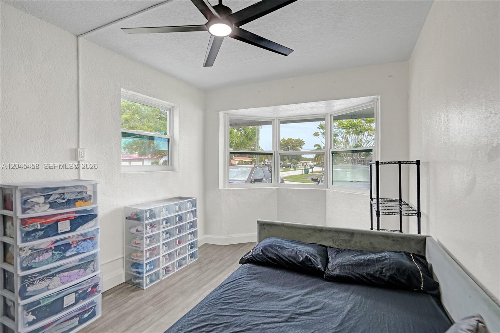 Ver detalles 3320 3 / 1 1240 sq. ft. $ 2026-06-30 0 foto