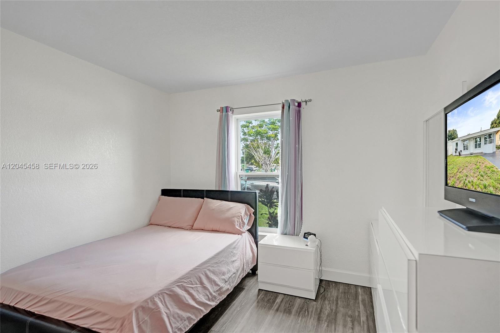 Ver detalles 3320 3 / 1 1240 sq. ft. $ 2026-06-30 0 foto