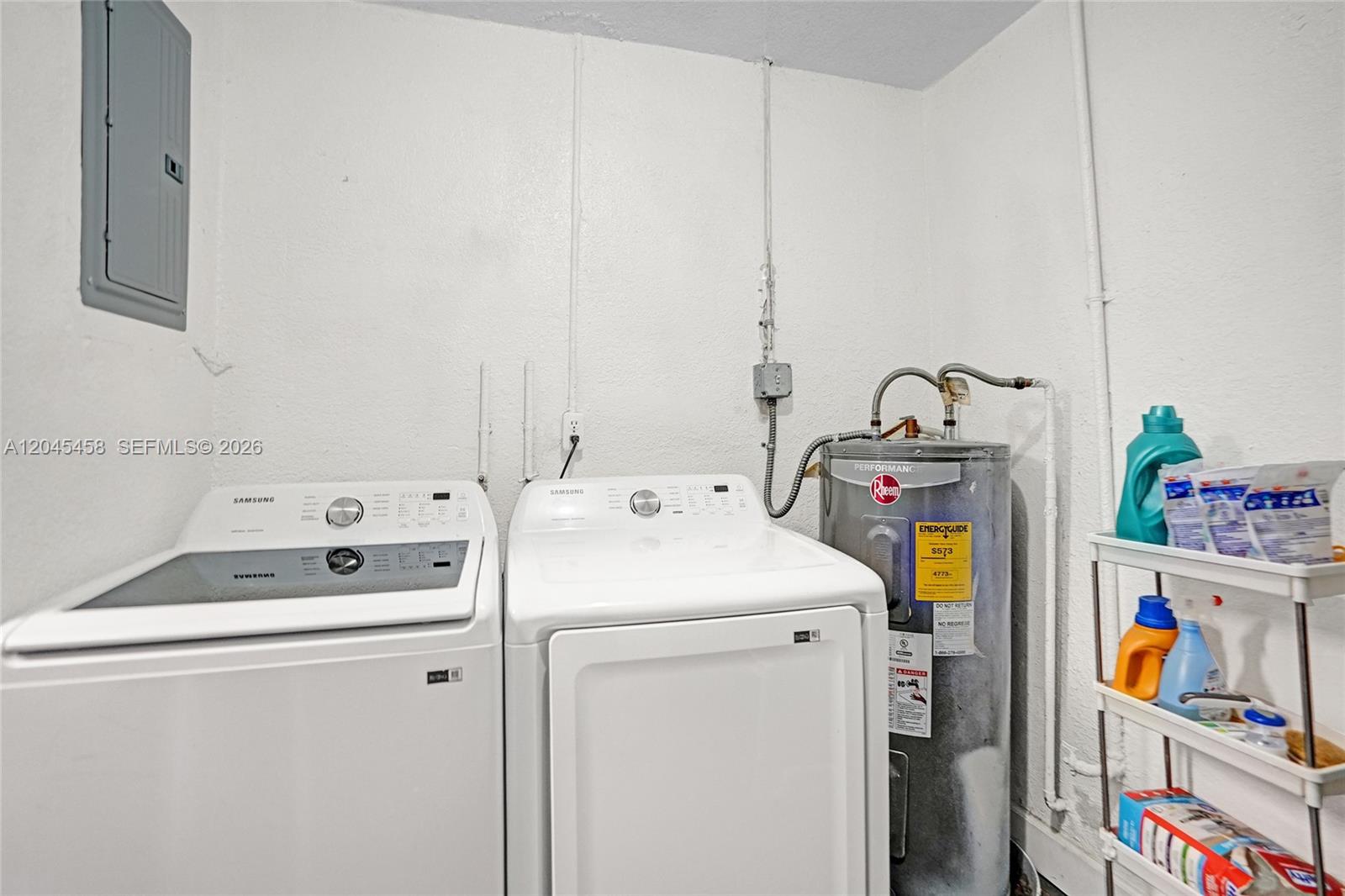 Ver detalles 3320 3 / 1 1240 sq. ft. $ 2026-06-30 0 foto
