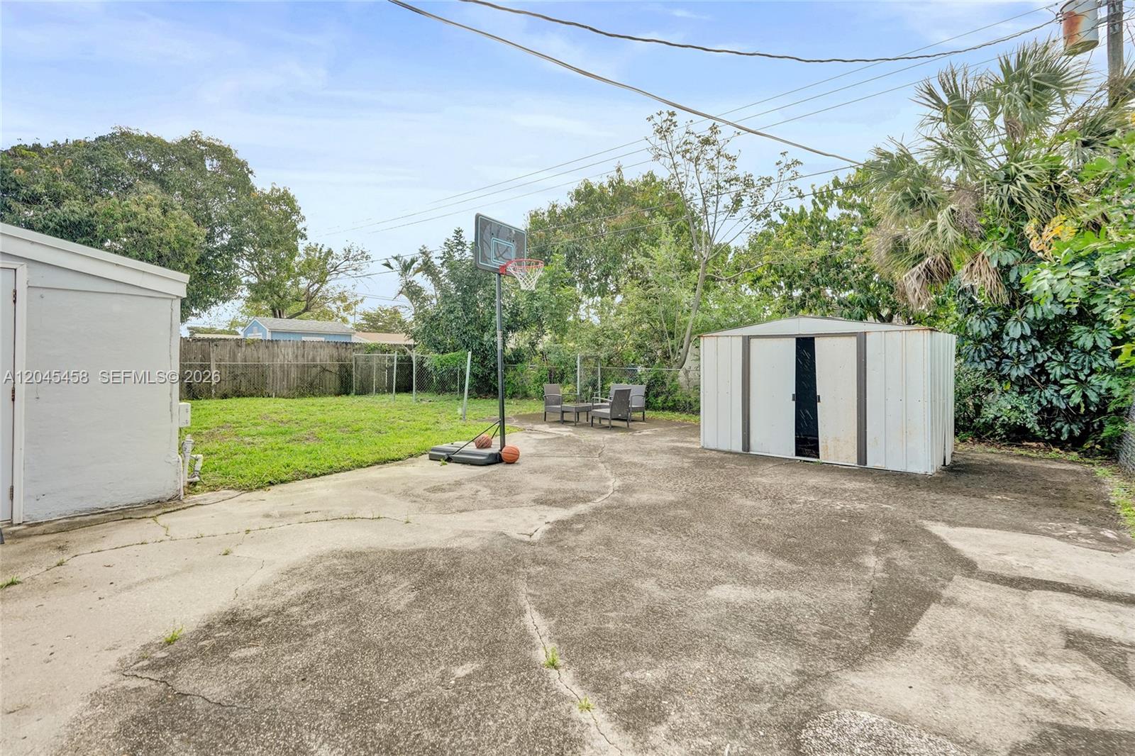 Ver detalles 3320 3 / 1 1240 sq. ft. $ 2026-06-30 0 foto