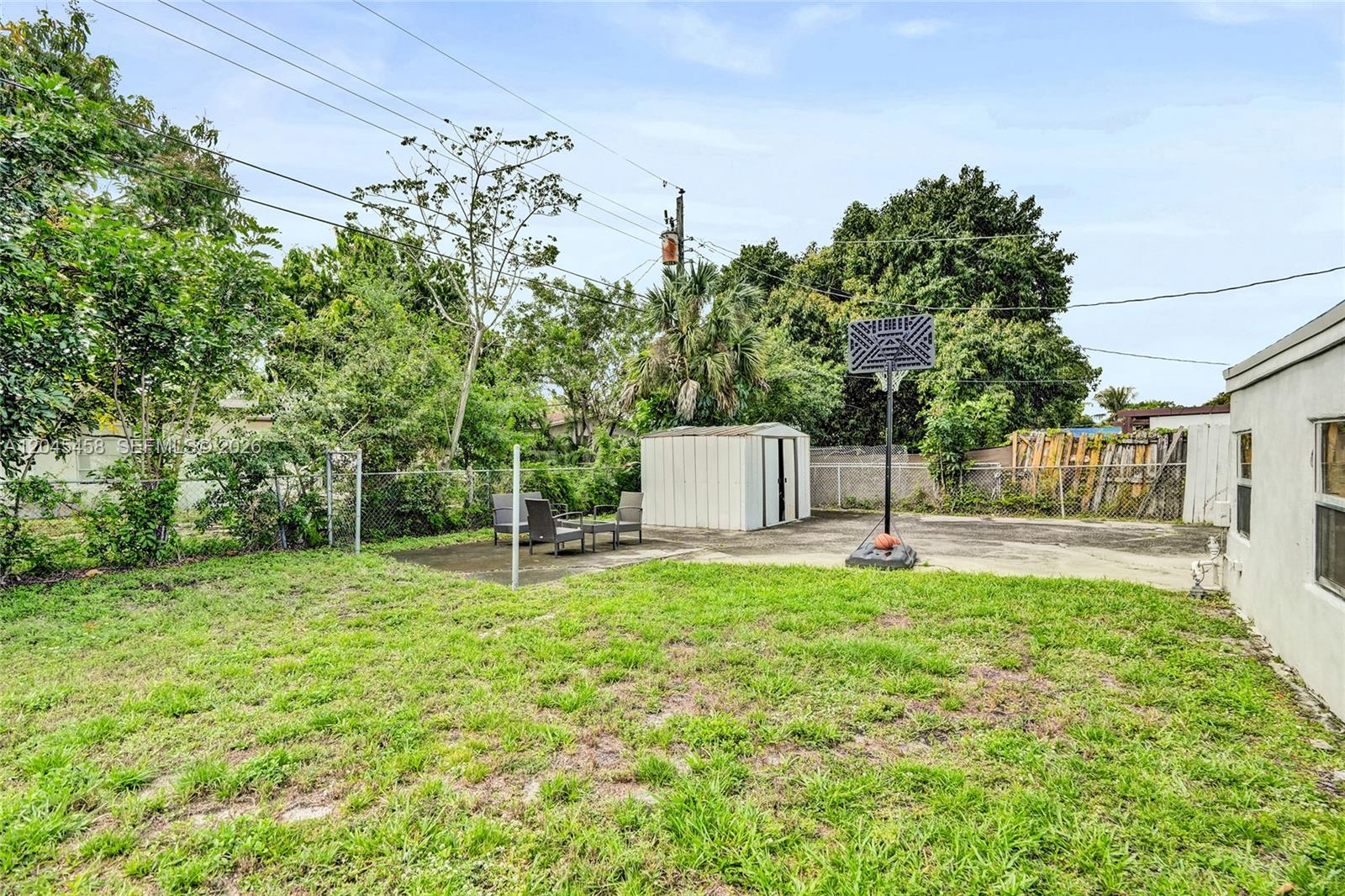 Ver detalles 3320 3 / 1 1240 sq. ft. $ 2026-06-30 0 foto