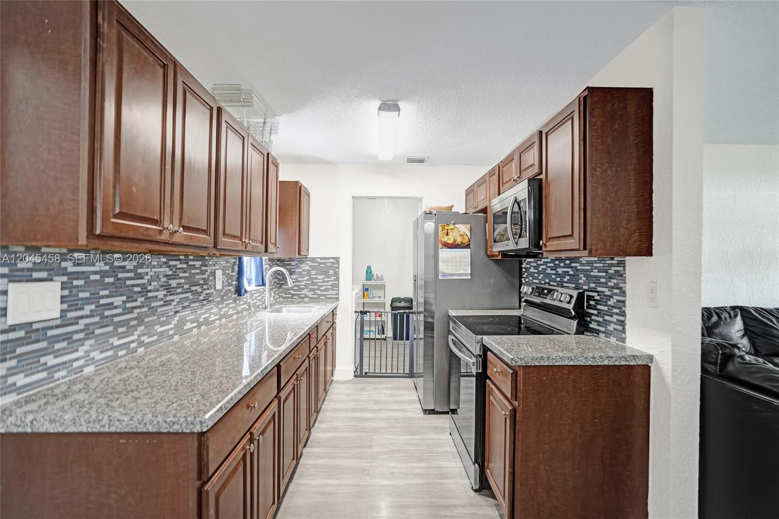 Ver detalles 3320 3 / 1 1240 sq. ft. $ 2026-06-30 0 foto