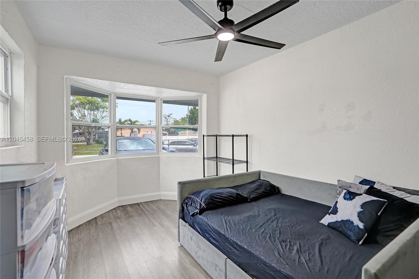 Ver detalles 3320 3 / 1 1240 sq. ft. $ 2026-06-30 0 foto