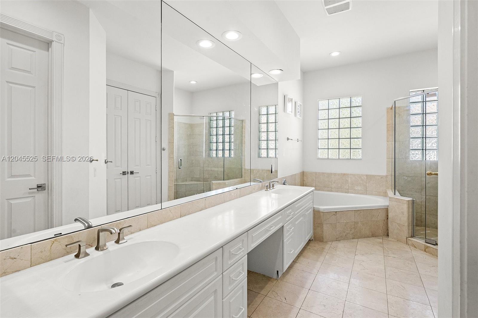 Photo of 1549 Shoreline Way  (1549), Hollywood, Florida, 33019 - 