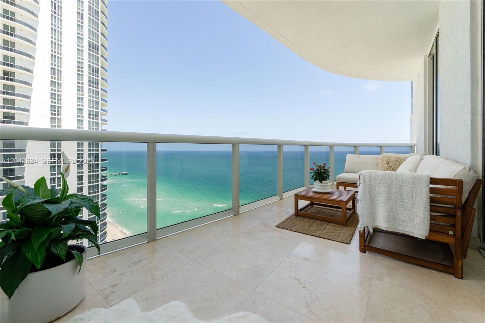See details 2502 3 / 4 1979 sq. ft. $ 2026-06-30 0 Photo