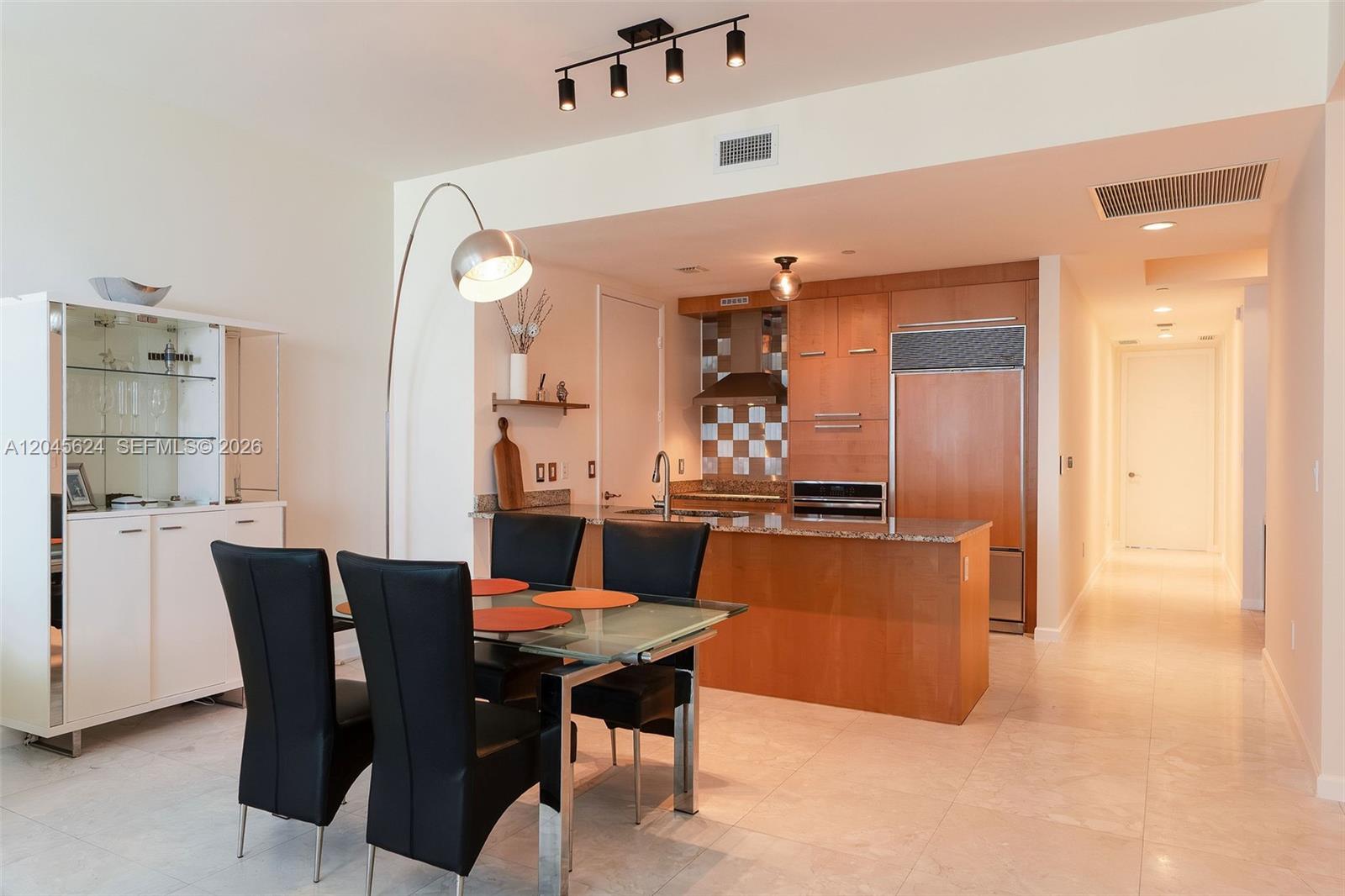 See details 2502 3 / 4 1979 sq. ft. $ 2026-06-30 0 Photo