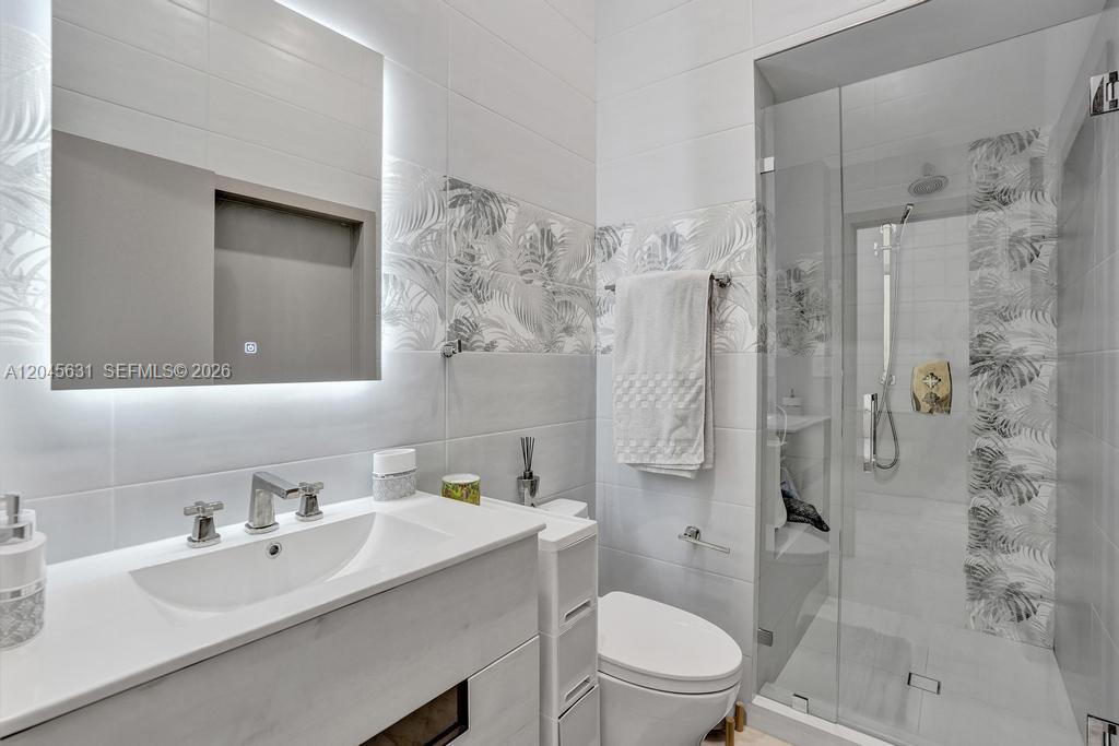 Photo of 18985 Atlantic Blvd (18985), Sunny Isles Beach, Florida, 33160 -