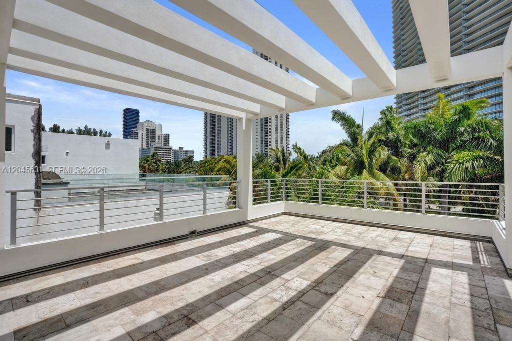 Photo of 18985 Atlantic Blvd (18985), Sunny Isles Beach, Florida, 33160 -