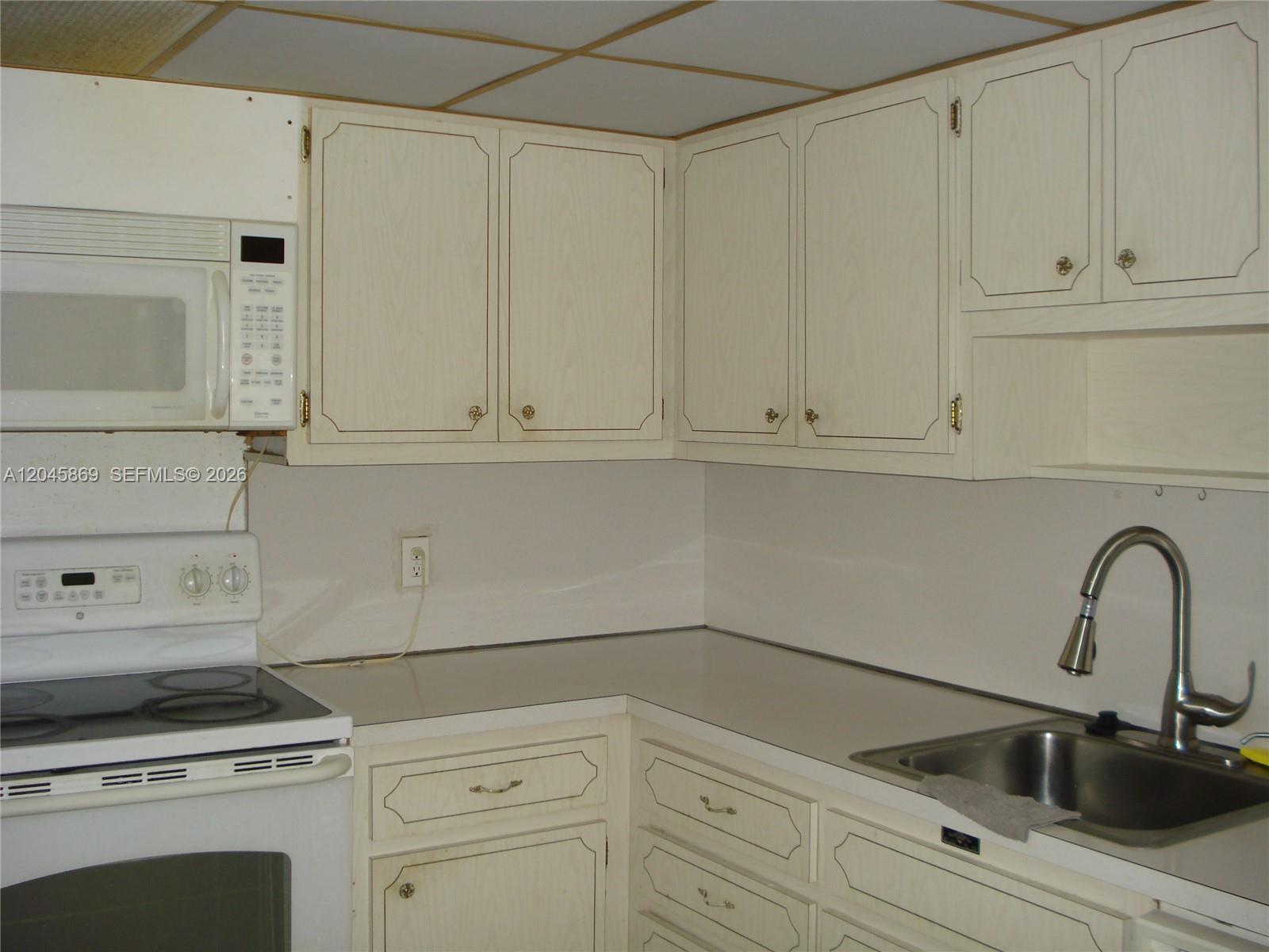 Ver detalles 10P 1 / 1 798 sq. ft. $ 2026-06-30 0 foto