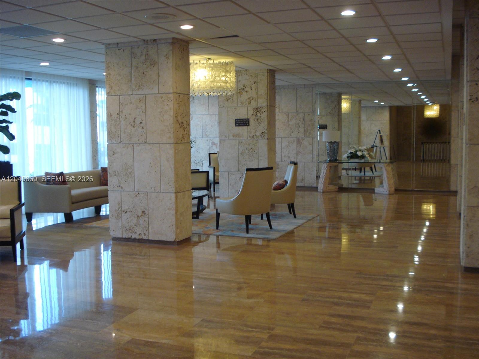 Ver detalles 10P 1 / 1 798 sq. ft. $ 2026-06-30 0 foto