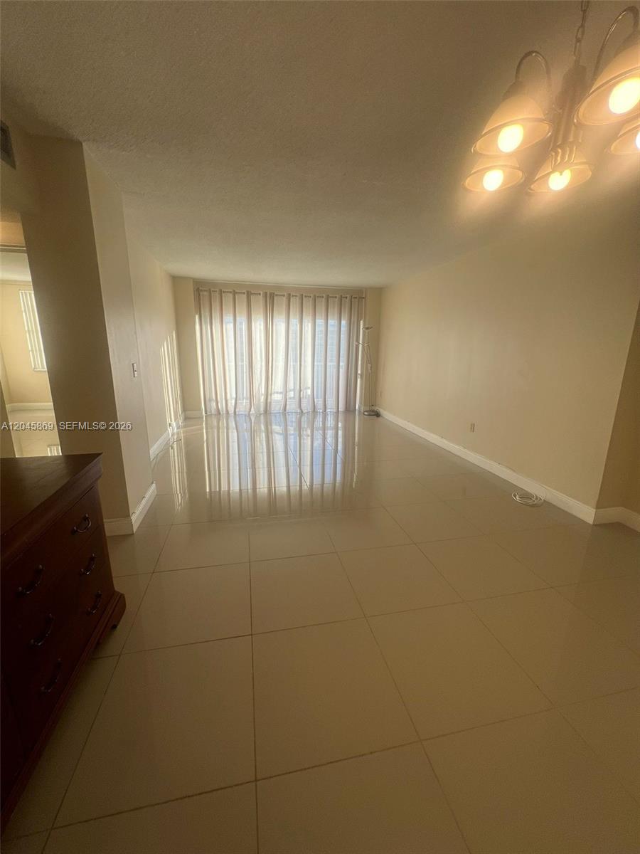 Ver detalles 10P 1 / 1 798 sq. ft. $ 2026-06-30 0 foto