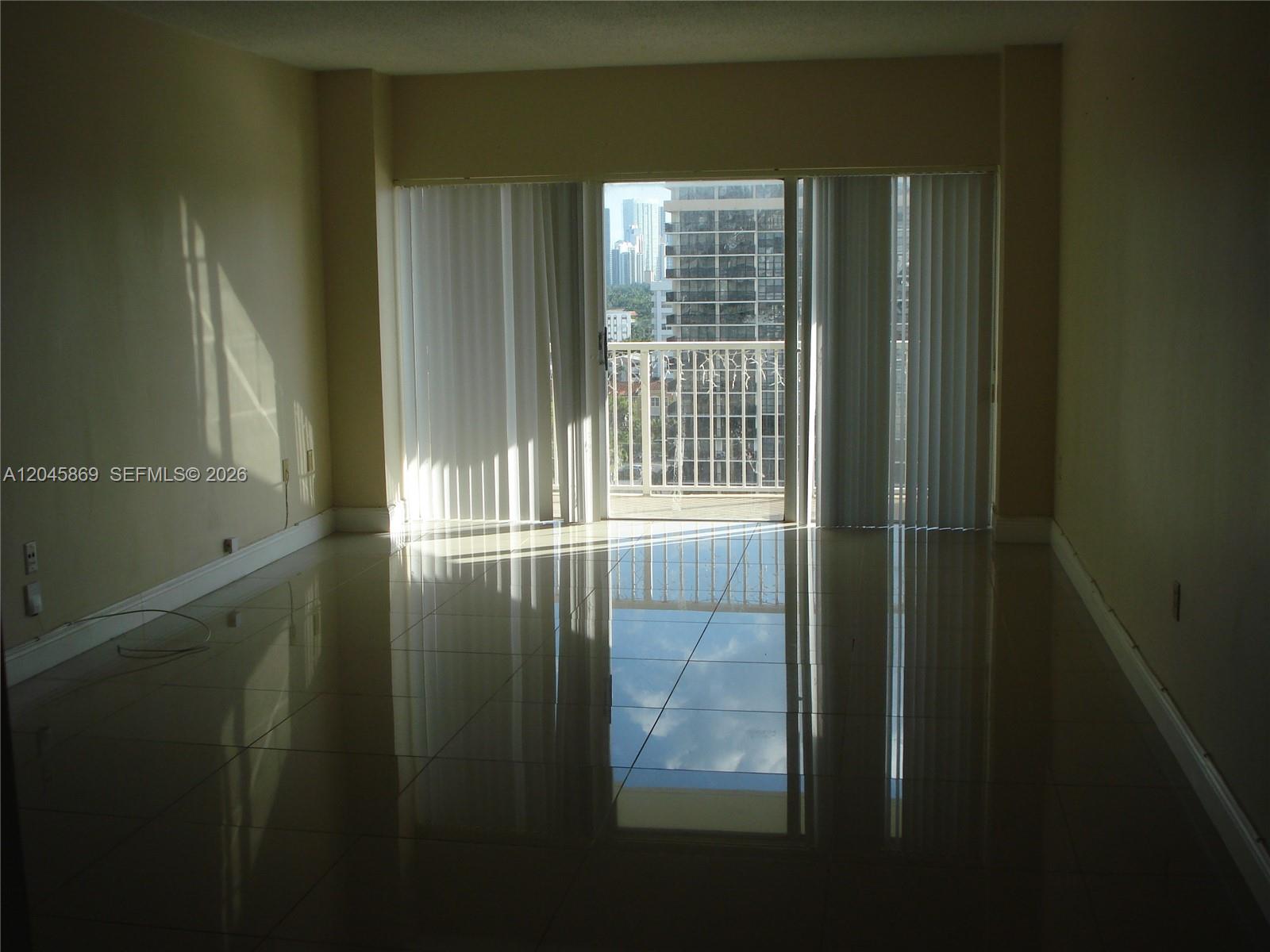 Ver detalles 10P 1 / 1 798 sq. ft. $ 2026-06-30 0 foto