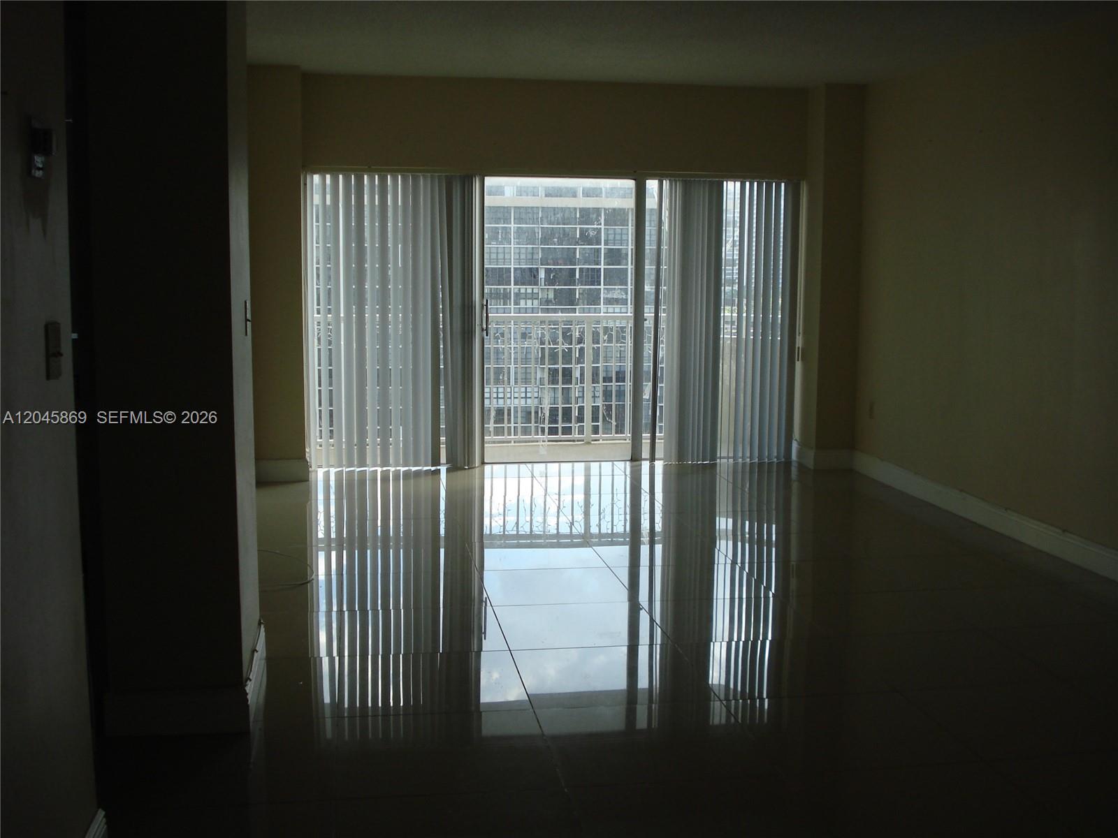 Ver detalles 10P 1 / 1 798 sq. ft. $ 2026-06-30 0 foto