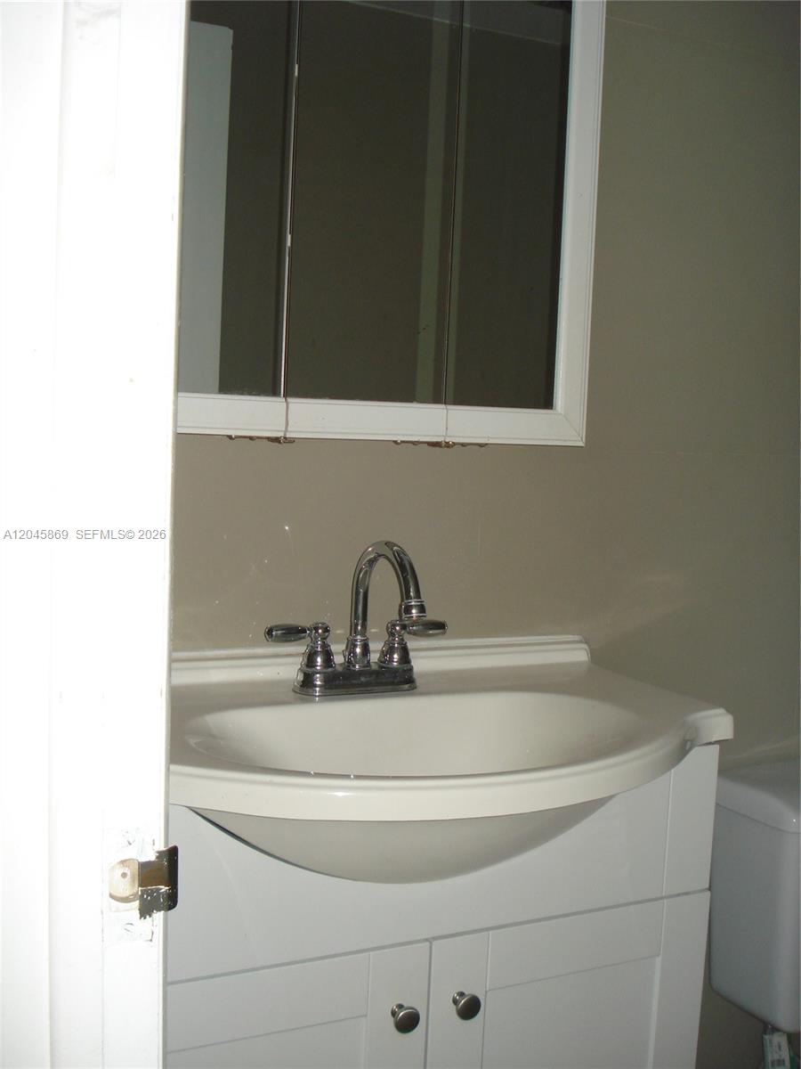 Ver detalles 10P 1 / 1 798 sq. ft. $ 2026-06-30 0 foto
