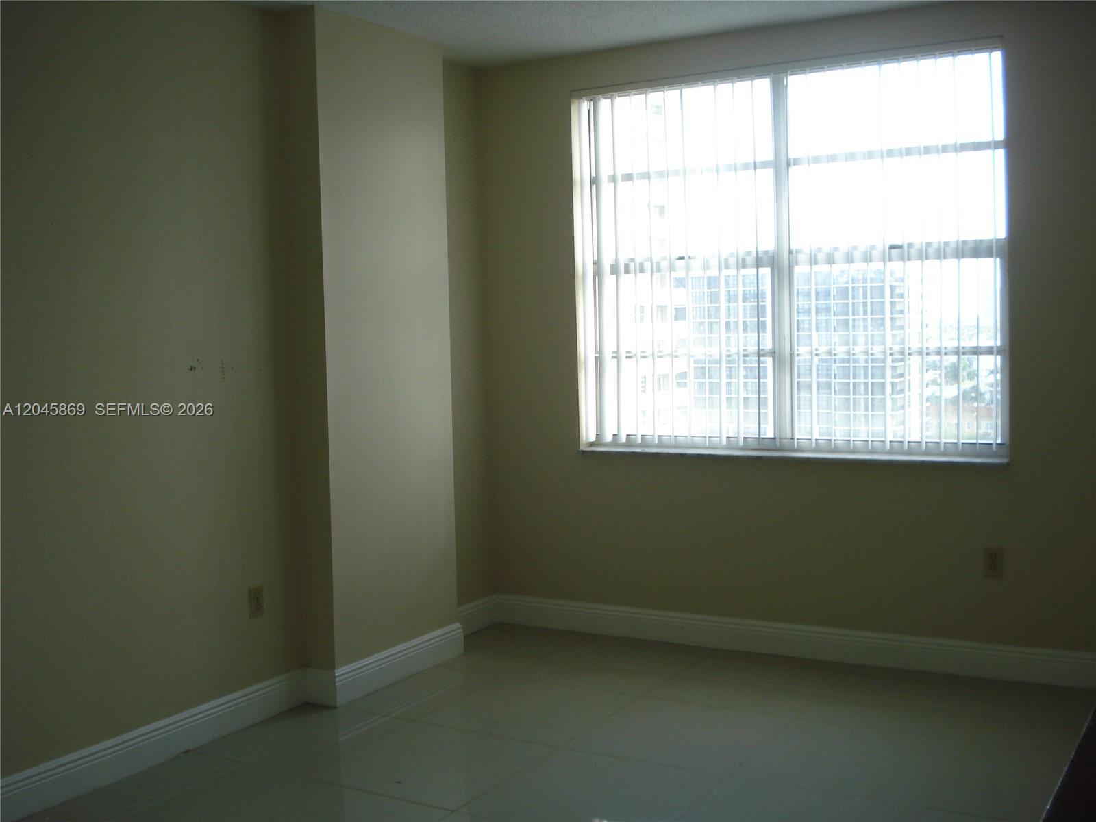 Ver detalles 10P 1 / 1 798 sq. ft. $ 2026-06-30 0 foto