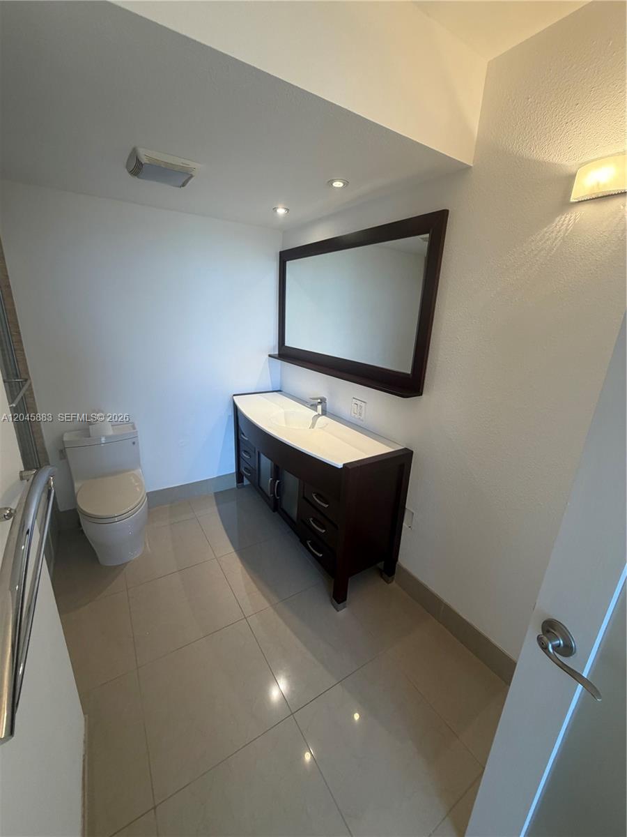 Photo of 2201 Ocean Dr  #1905, Hollywood, Florida, 33019 - 