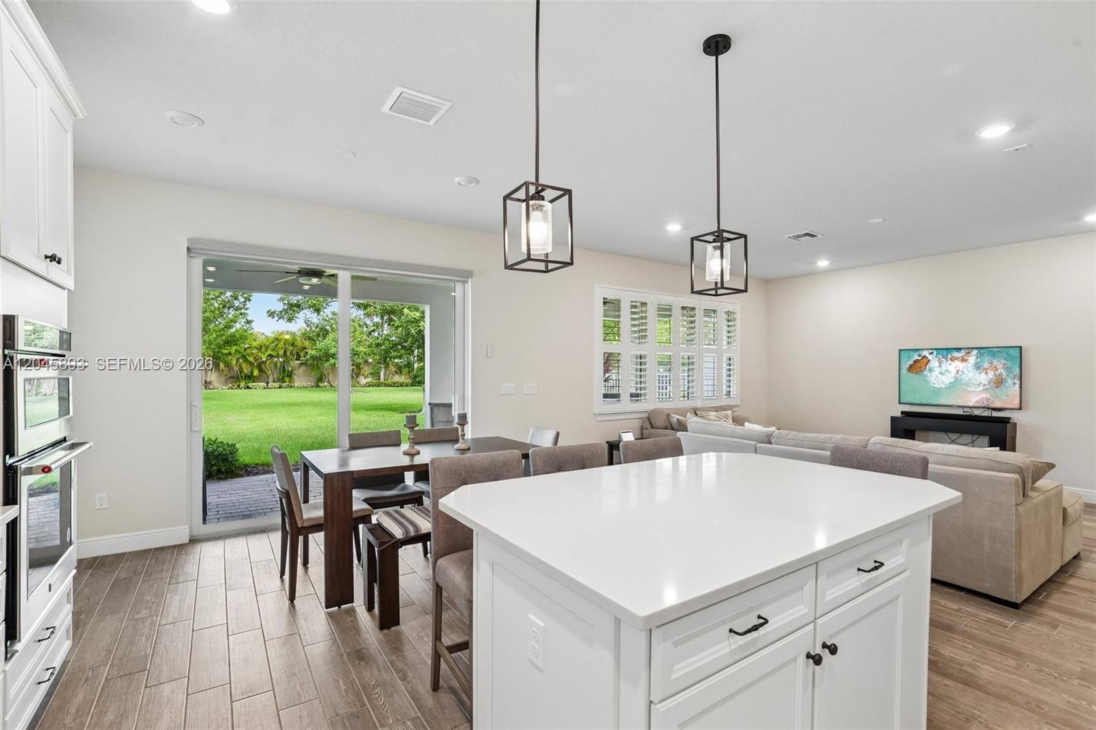 1636 3 / 3 1881 sq. ft. $ 2026-06-30 0 Photo