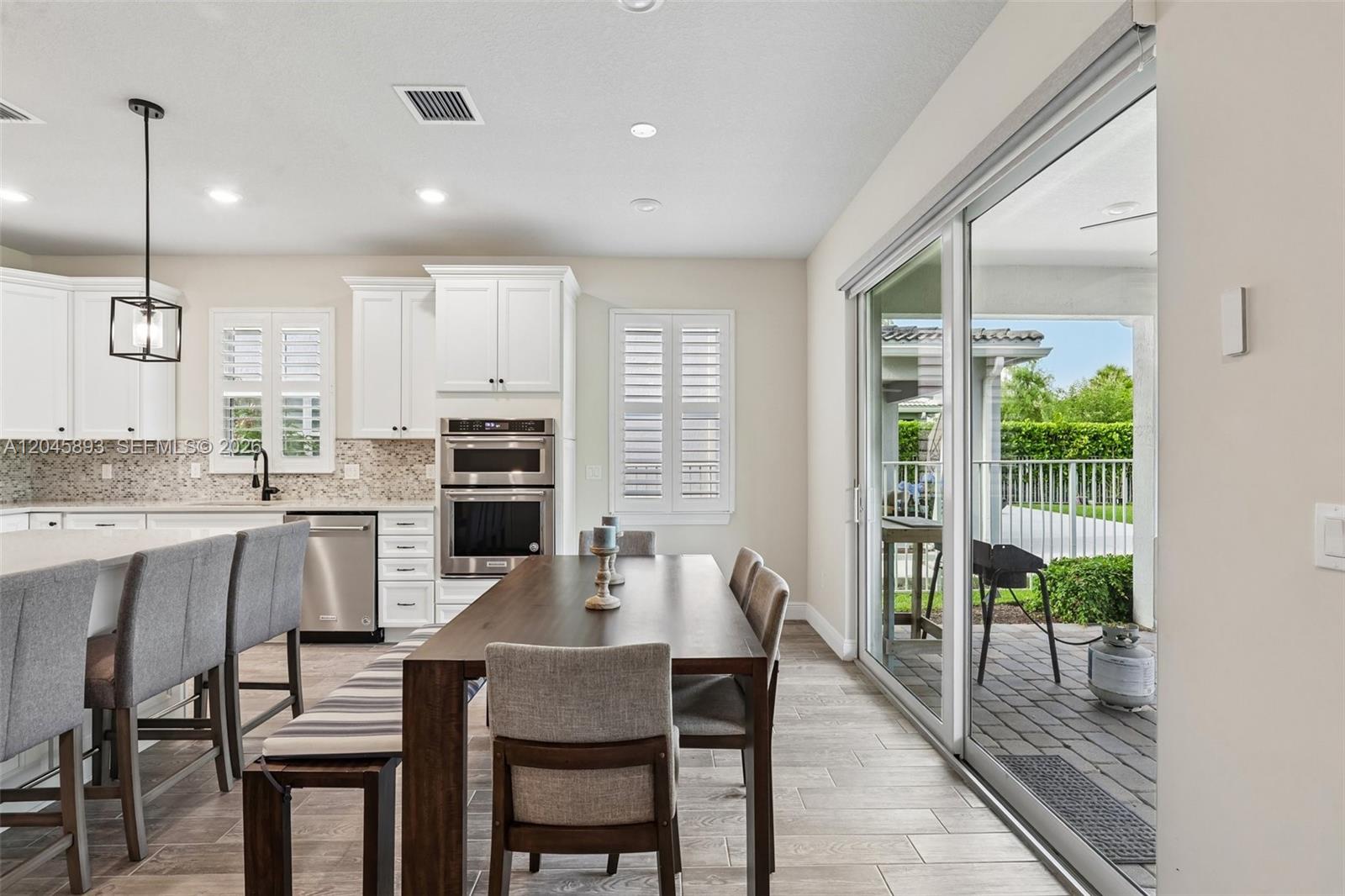 1636 3 / 3 1881 sq. ft. $ 2026-06-30 0 Photo