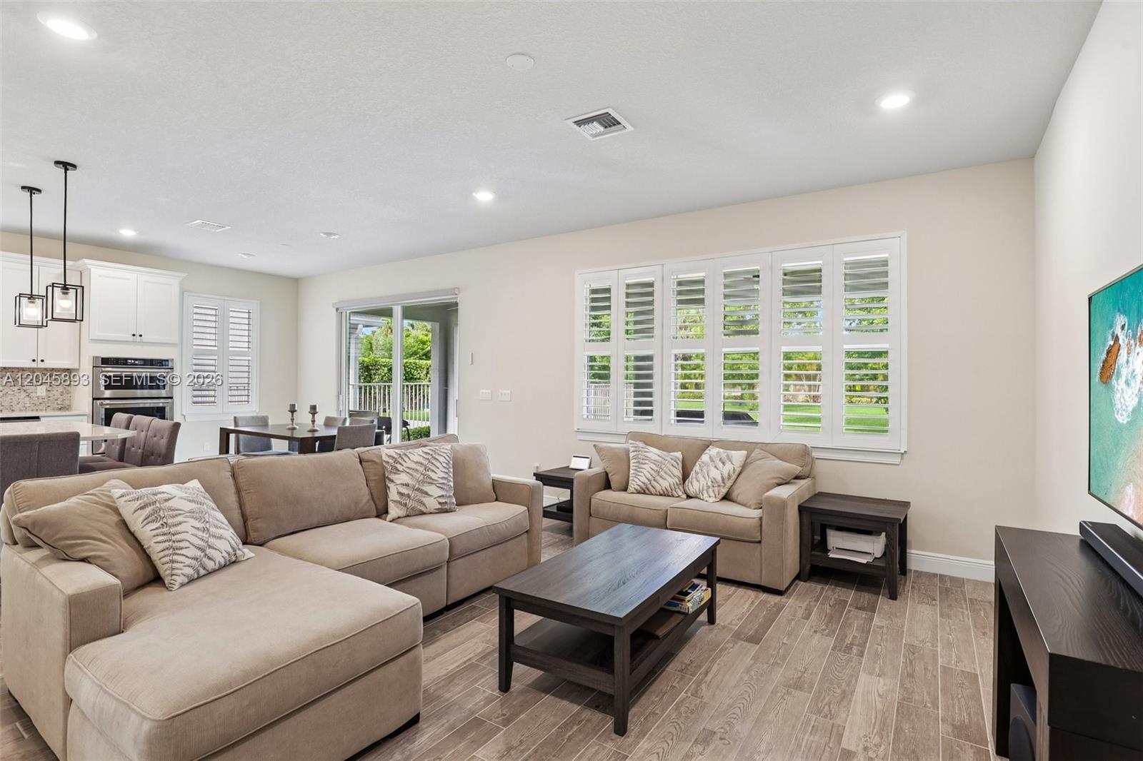 1636 3 / 3 1881 sq. ft. $ 2026-06-30 0 Photo