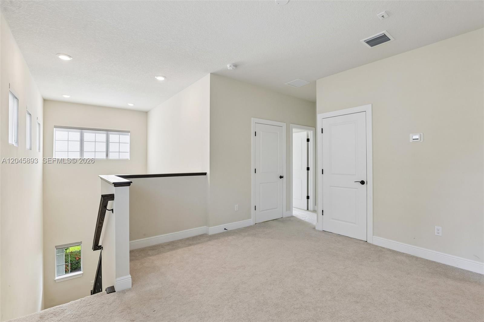 1636 3 / 3 1881 sq. ft. $ 2026-06-30 0 Photo