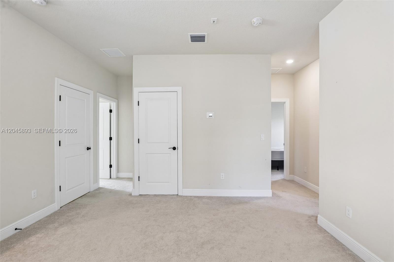 1636 3 / 3 1881 sq. ft. $ 2026-06-30 0 Photo
