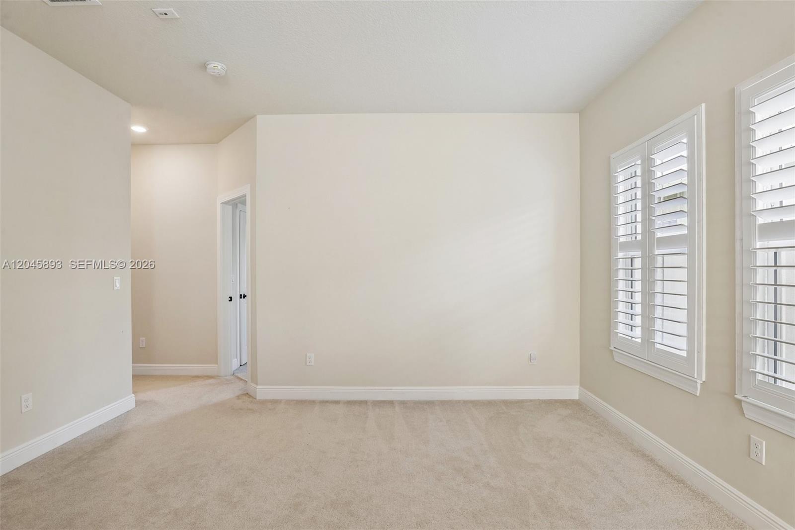 1636 3 / 3 1881 sq. ft. $ 2026-06-30 0 Photo