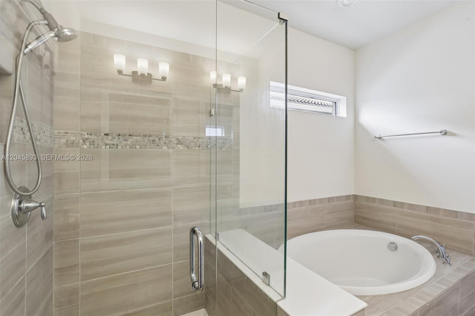 1636 3 / 3 1881 sq. ft. $ 2026-06-30 0 Photo