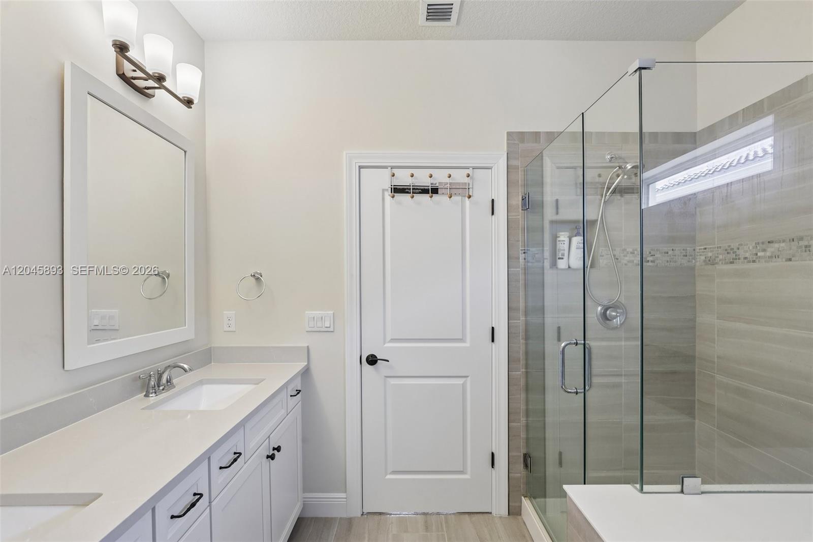 1636 3 / 3 1881 sq. ft. $ 2026-06-30 0 Photo