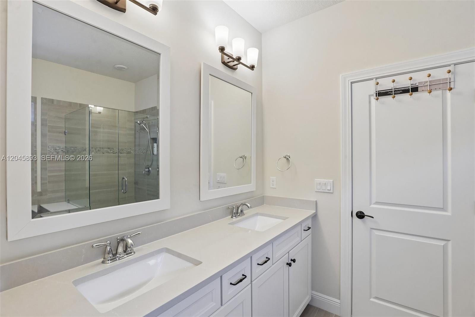 1636 3 / 3 1881 sq. ft. $ 2026-06-30 0 Photo