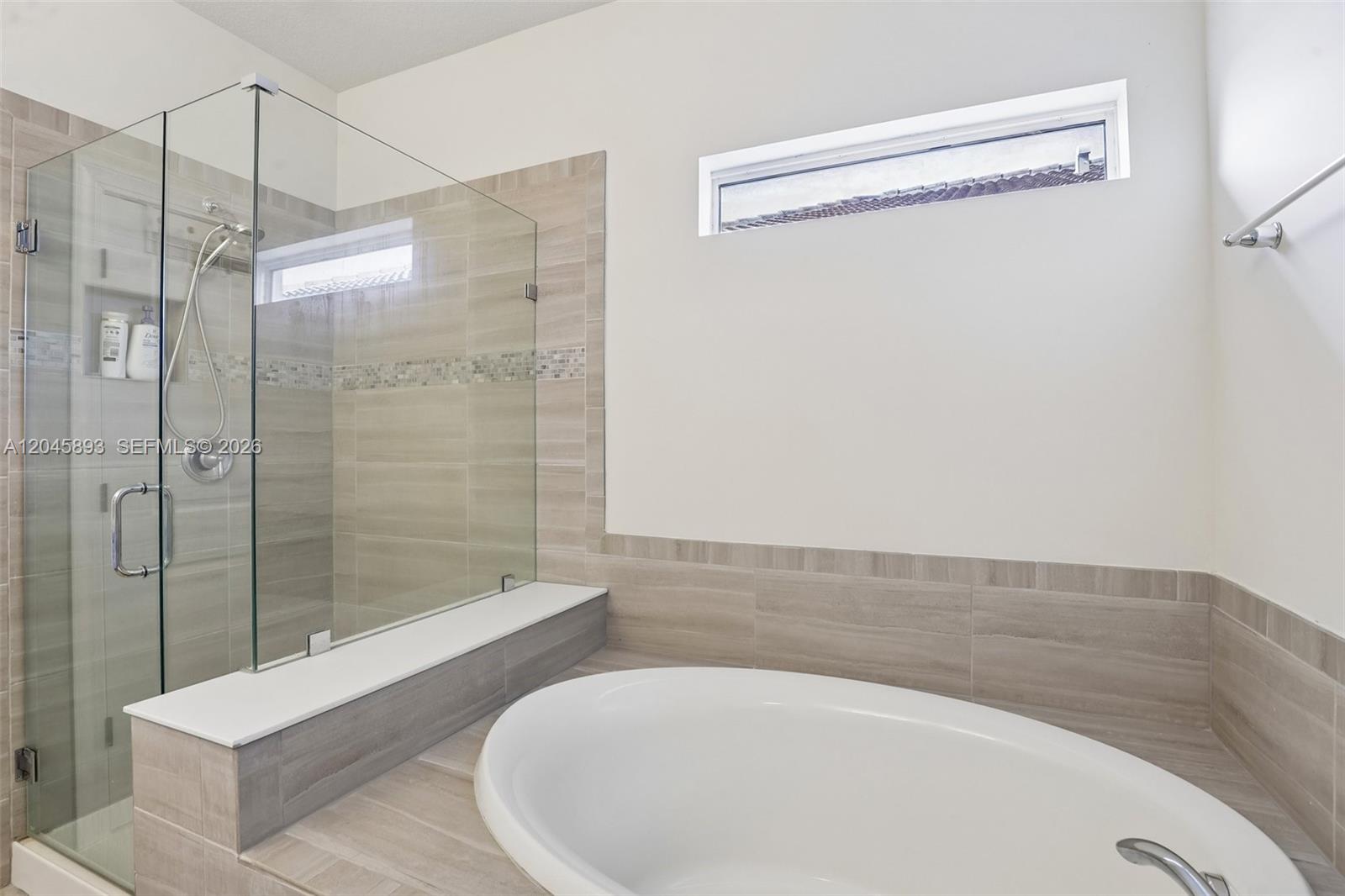 1636 3 / 3 1881 sq. ft. $ 2026-06-30 0 Photo