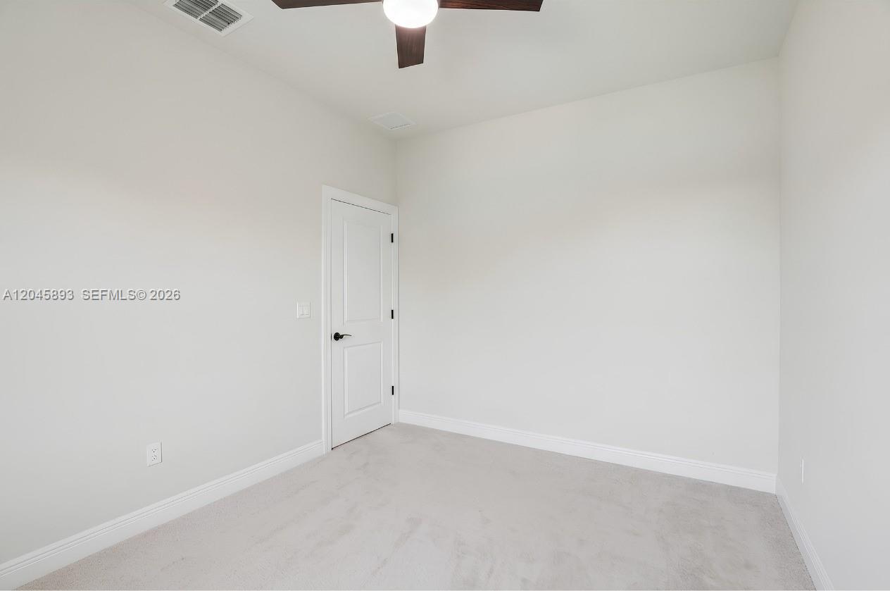 1636 3 / 3 1881 sq. ft. $ 2026-06-30 0 Photo