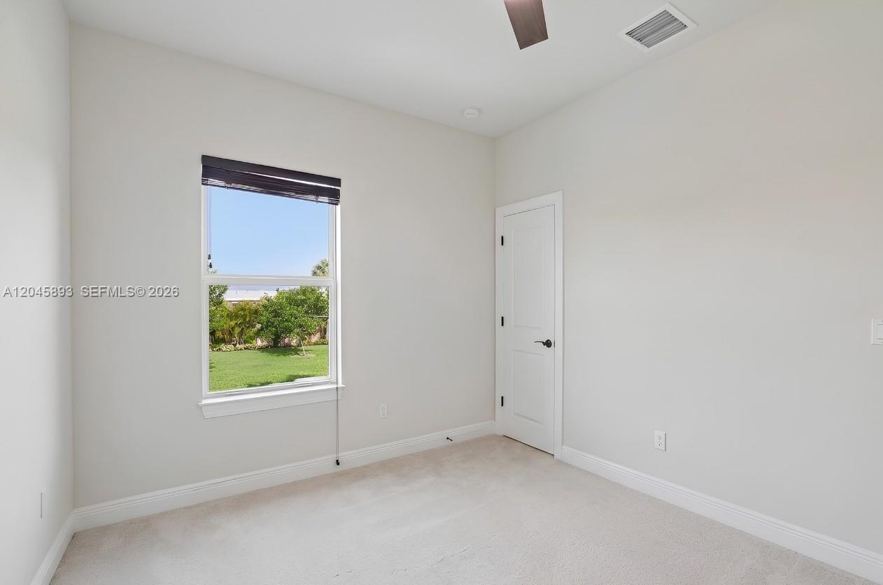 1636 3 / 3 1881 sq. ft. $ 2026-06-30 0 Photo