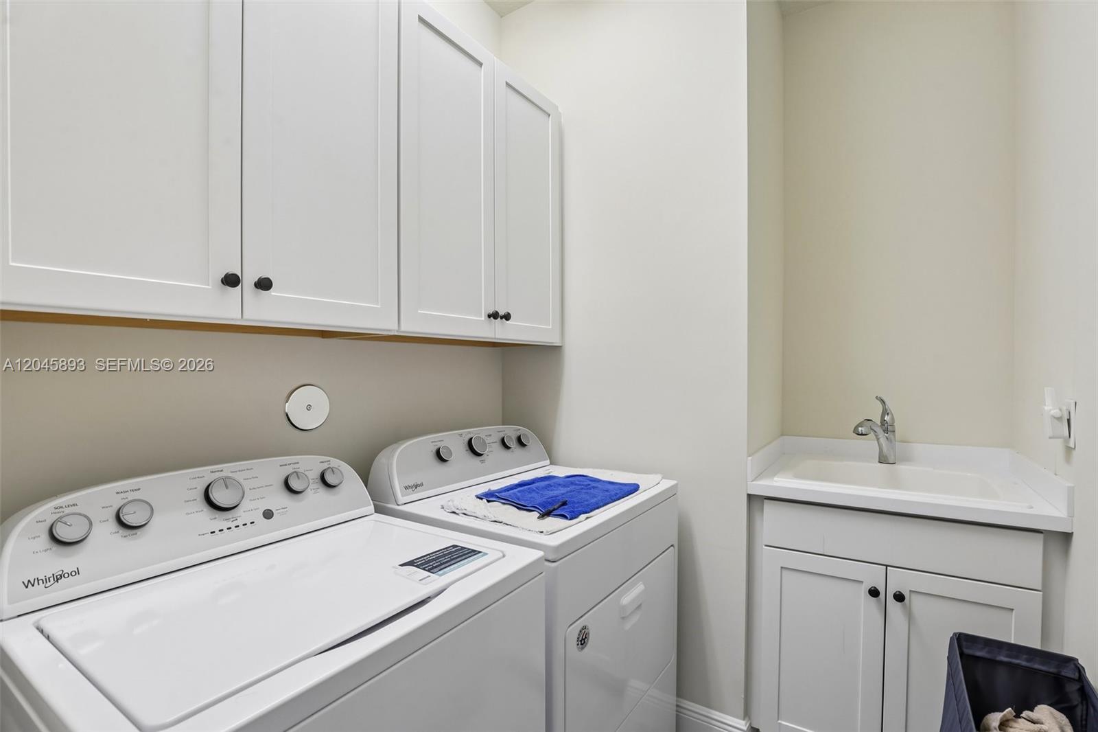 1636 3 / 3 1881 sq. ft. $ 2026-06-30 0 Photo