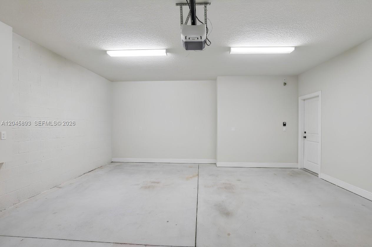 1636 3 / 3 1881 sq. ft. $ 2026-06-30 0 Photo