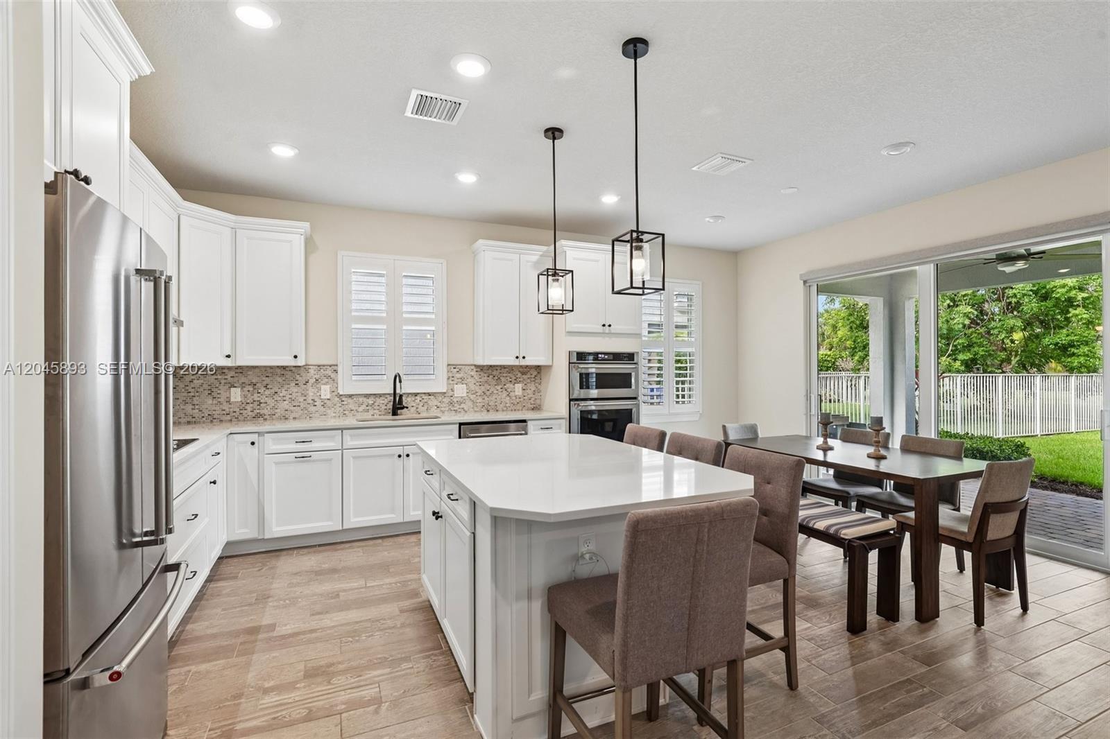 1636 3 / 3 1881 sq. ft. $ 2026-06-30 0 Photo
