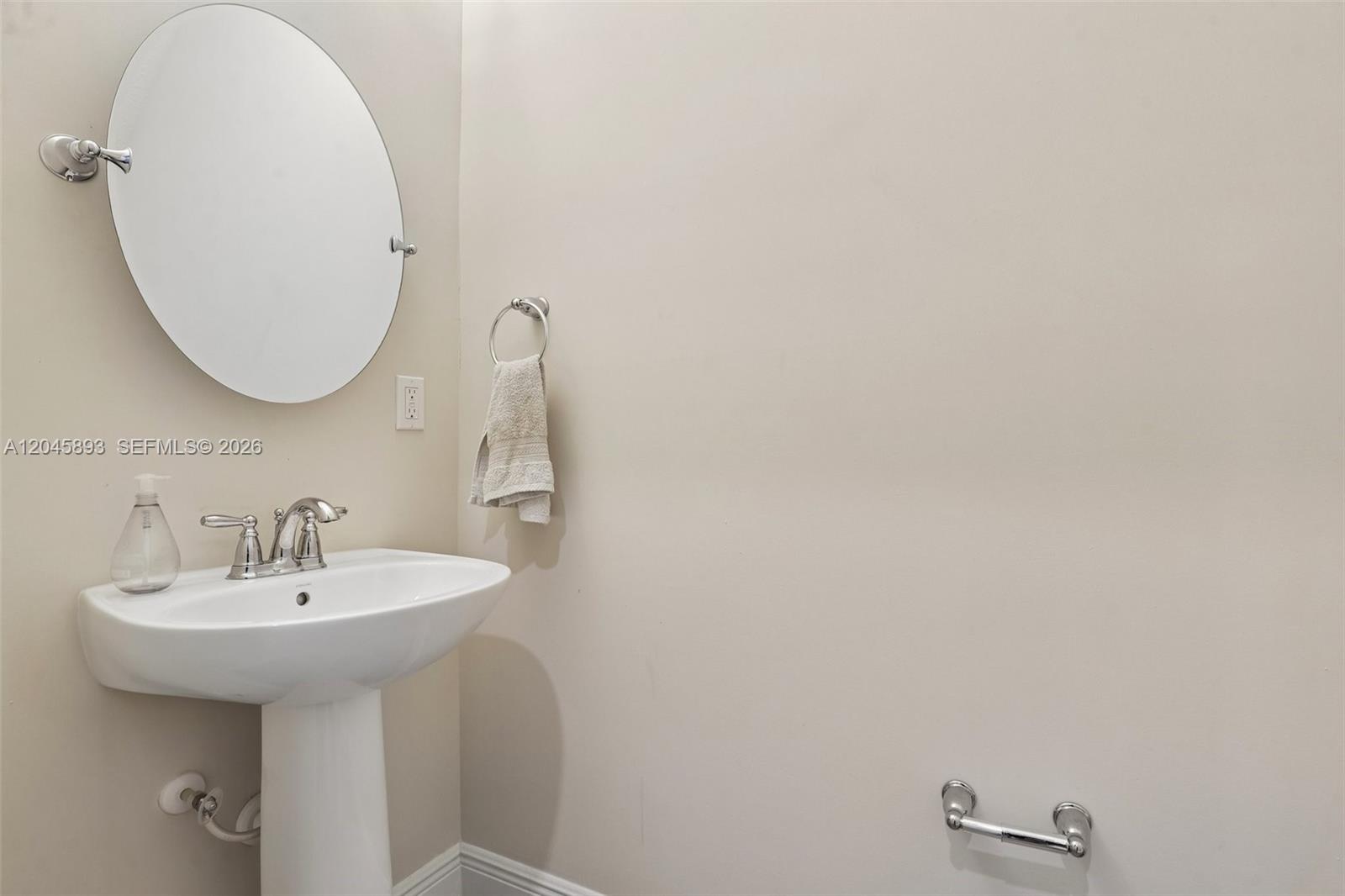 1636 3 / 3 1881 sq. ft. $ 2026-06-30 0 Photo