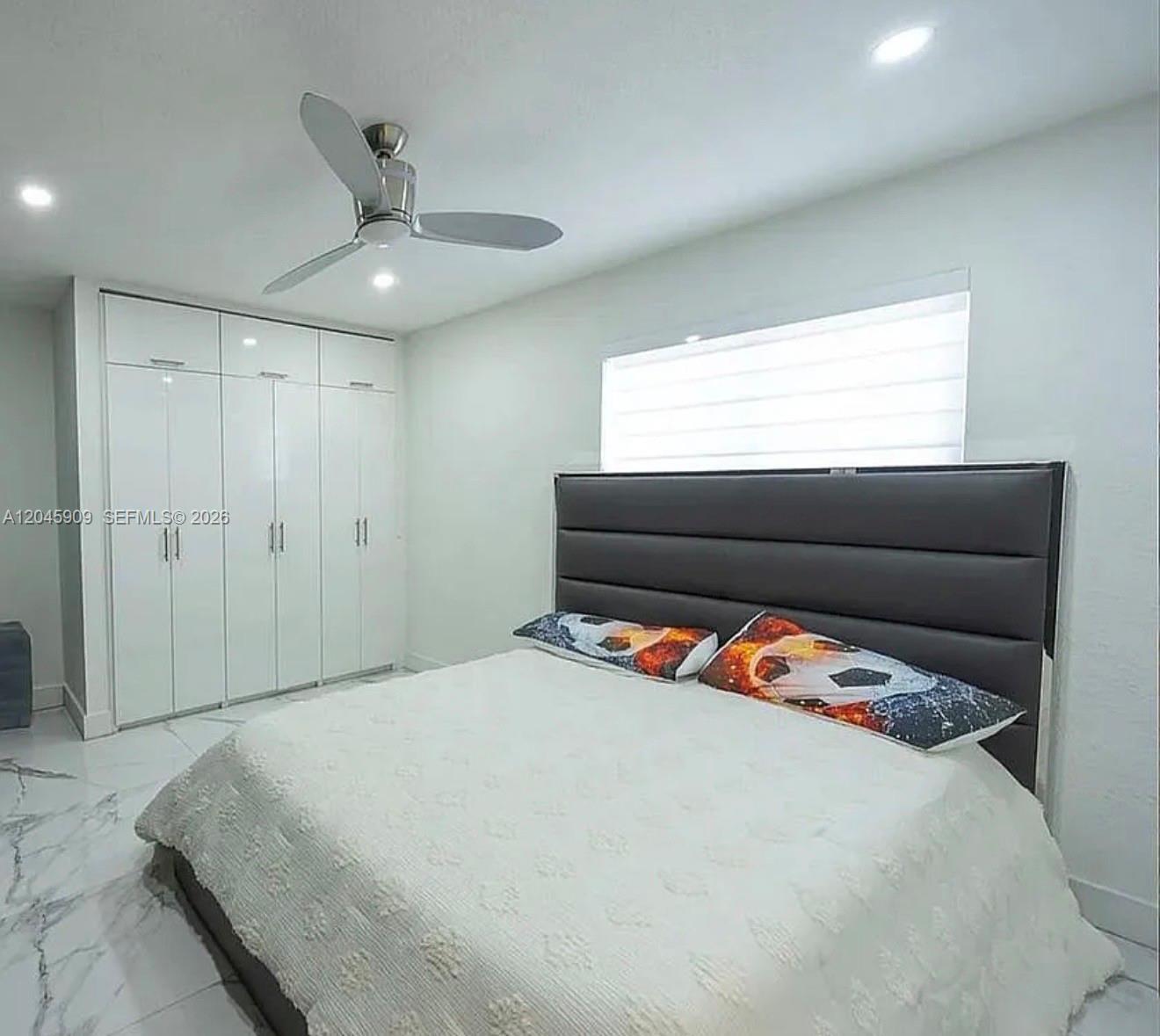Ver detalles 18250 3 / 2 1988 sq. ft. $ 2026-08-12 0 foto