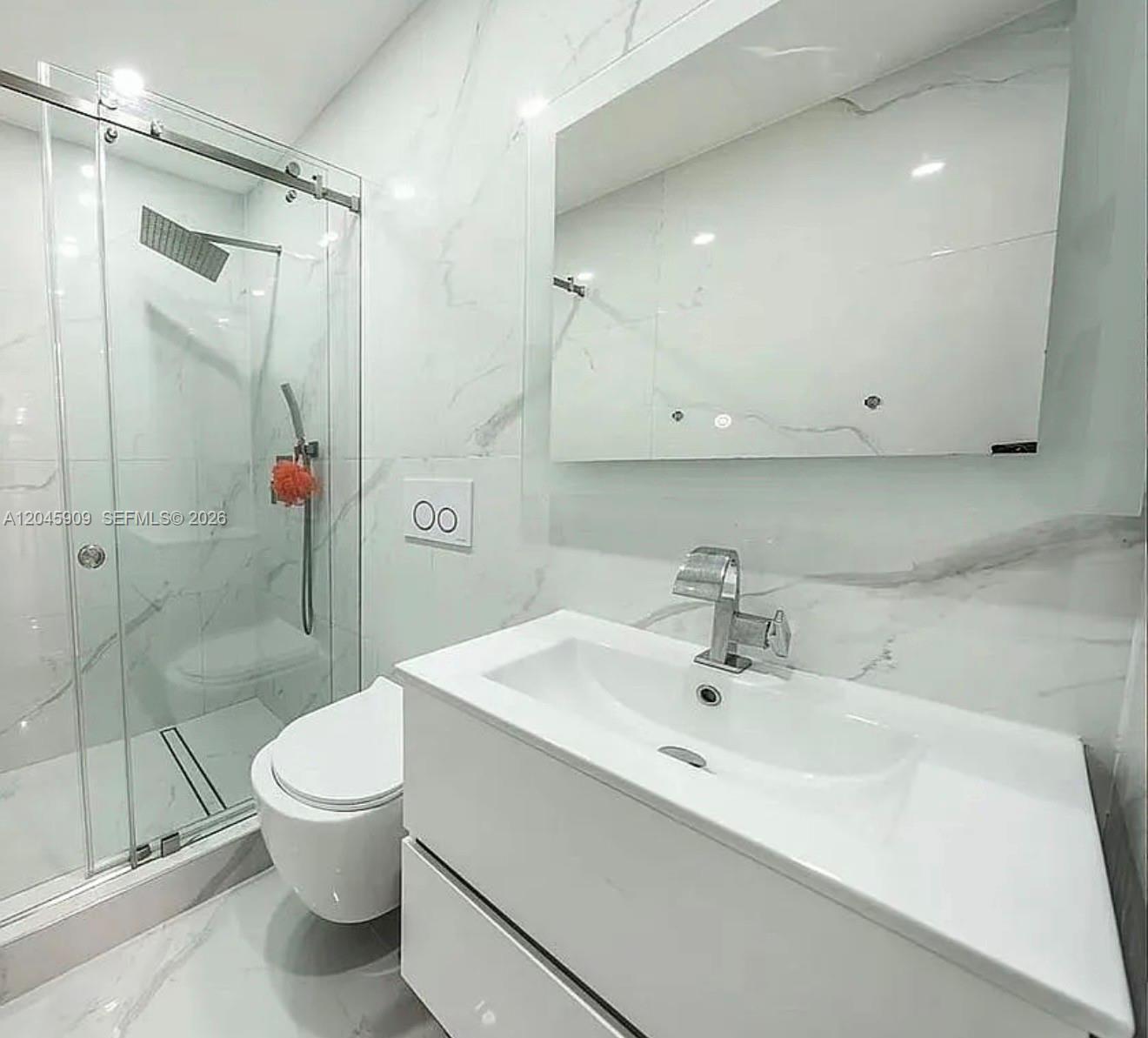 Ver detalles 18250 3 / 2 1988 sq. ft. $ 2026-08-12 0 foto