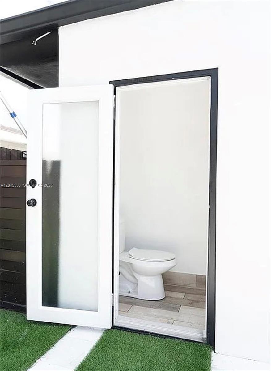 Ver detalles 18250 3 / 2 1988 sq. ft. $ 2026-08-12 0 foto