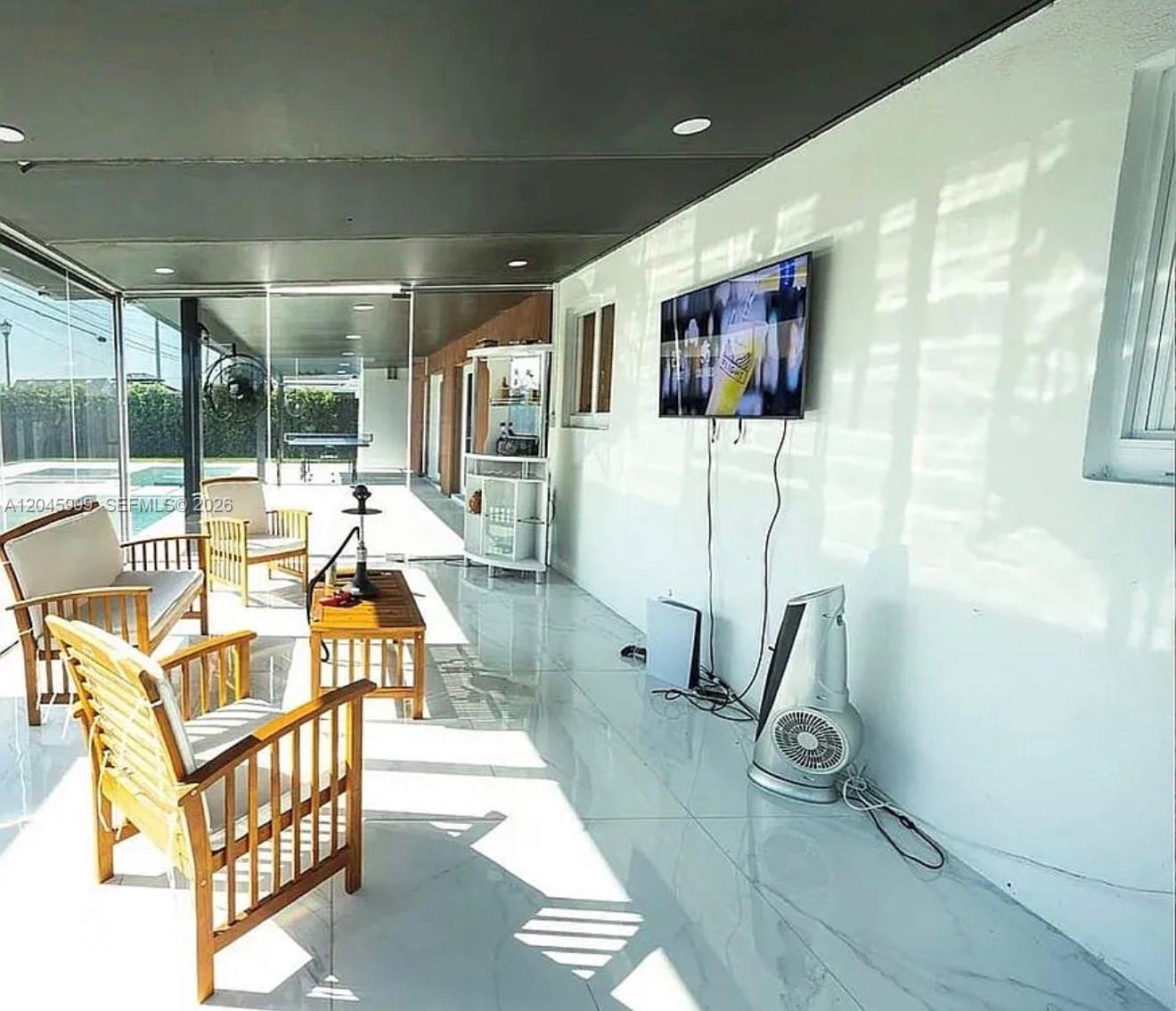 Ver detalles 18250 3 / 2 1988 sq. ft. $ 2026-08-12 0 foto