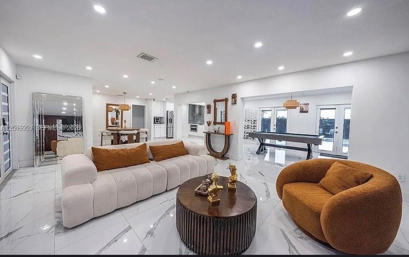 Ver detalles 18250 3 / 2 1988 sq. ft. $ 2026-08-12 0 foto