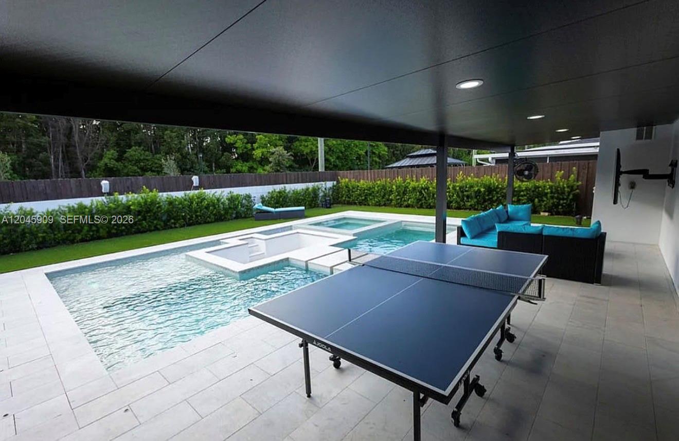 Ver detalles 18250 3 / 2 1988 sq. ft. $ 2026-08-12 0 foto