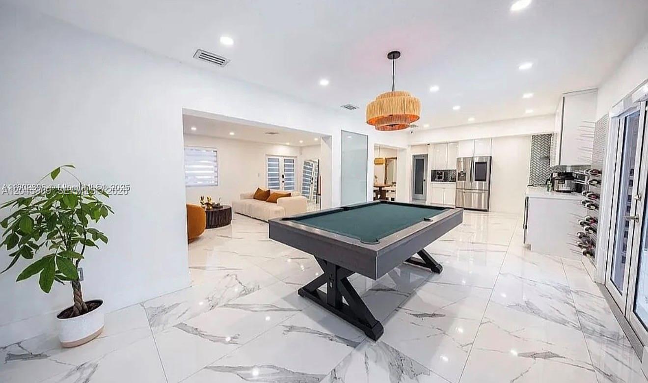 Ver detalles 18250 3 / 2 1988 sq. ft. $ 2026-08-12 0 foto