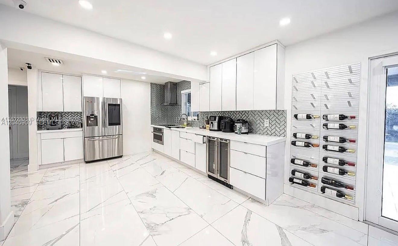 Ver detalles 18250 3 / 2 1988 sq. ft. $ 2026-08-12 0 foto