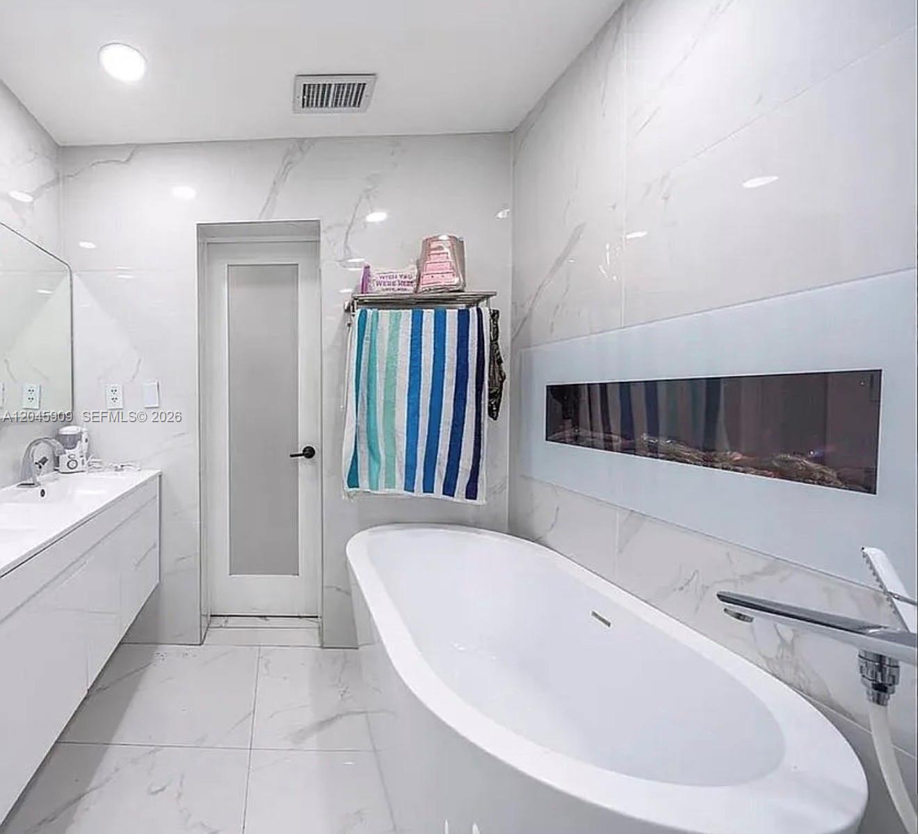 Ver detalles 18250 3 / 2 1988 sq. ft. $ 2026-08-12 0 foto