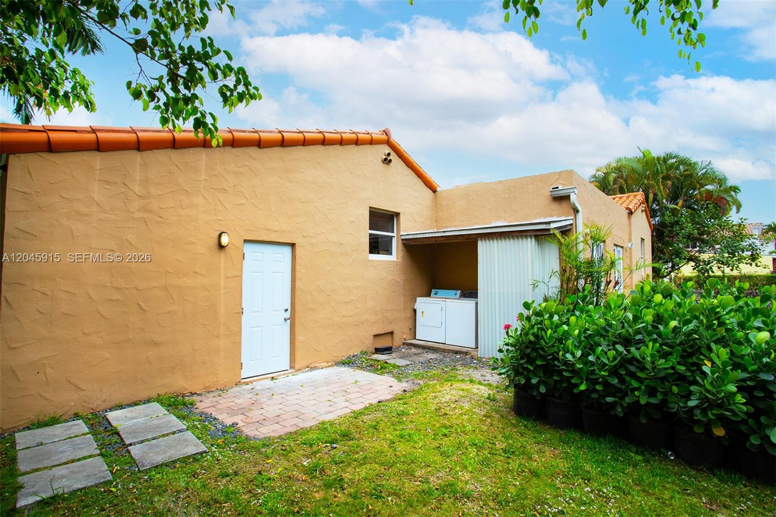   /   sq. ft. $ 2026-06-30 0 foto