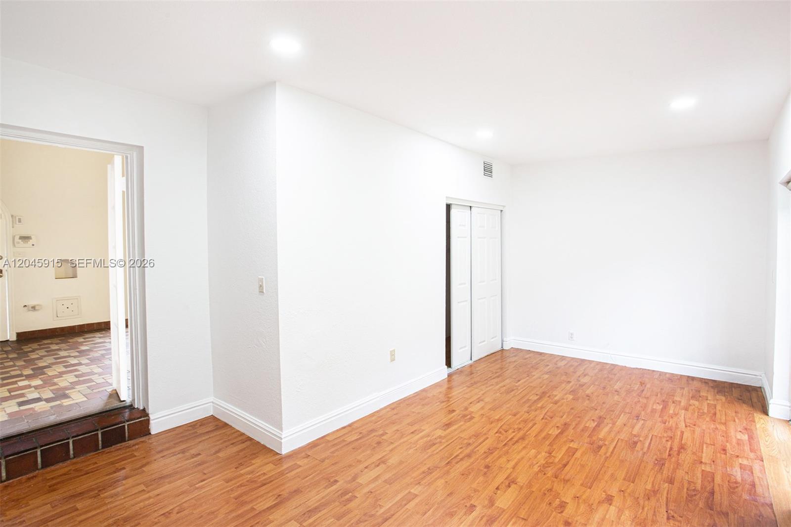   /   sq. ft. $ 2026-06-30 0 foto