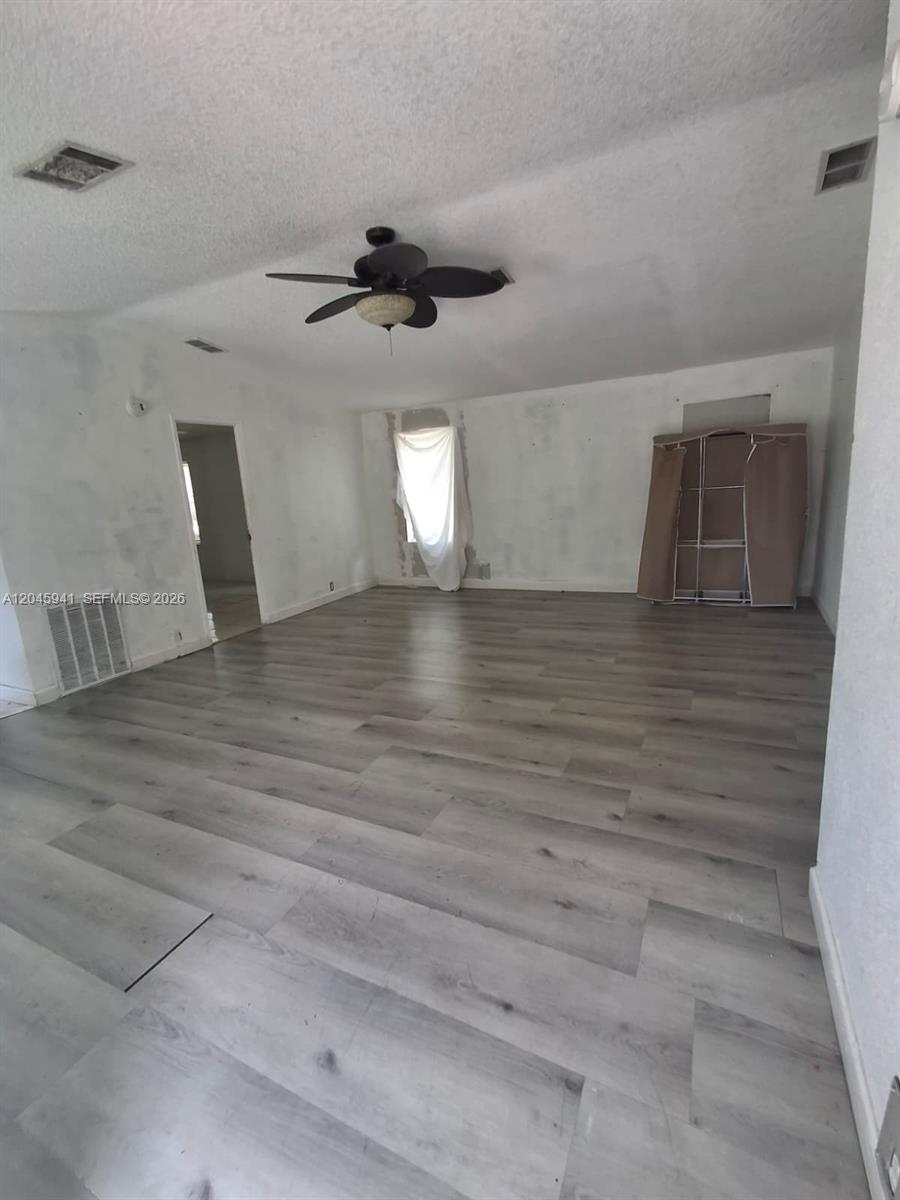 Ver detalles 3 / 2 1430 sq. ft. $ 2026-08-17 0 foto