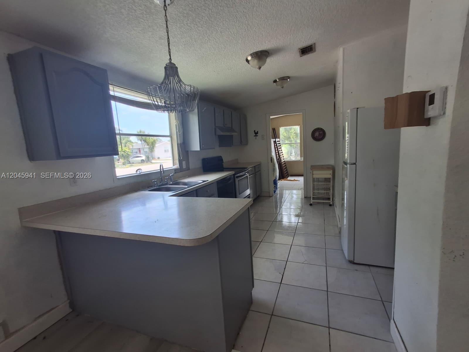 Ver detalles 3 / 2 1430 sq. ft. $ 2026-08-17 0 foto