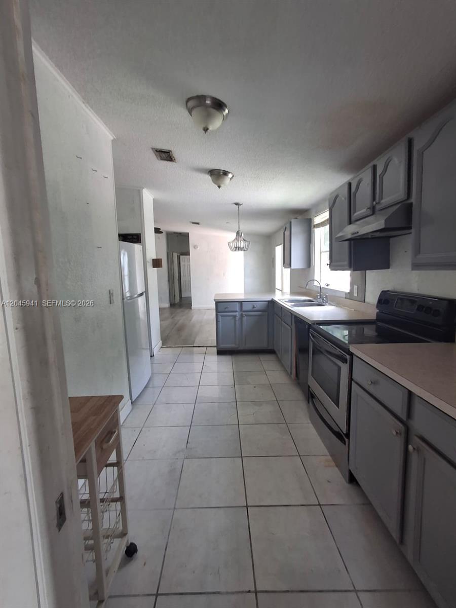 Ver detalles 3 / 2 1430 sq. ft. $ 2026-08-17 0 foto